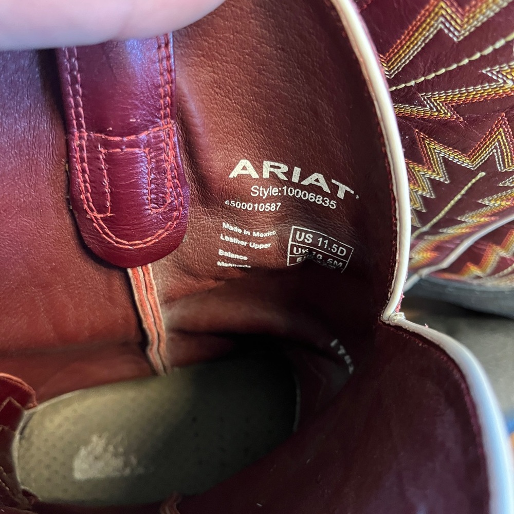 Ariat Black and Burgundy Western Boots - Picture 4 of 6